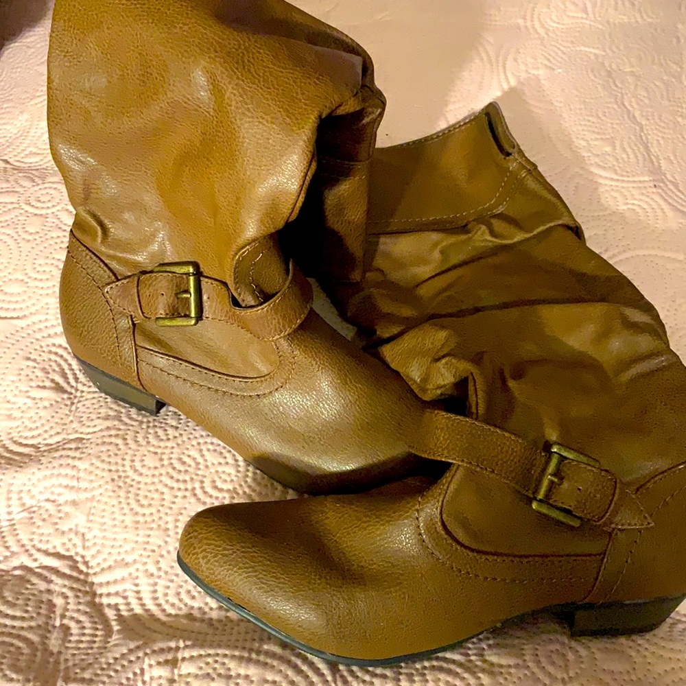 NWOT  brown tall boots super cute!!